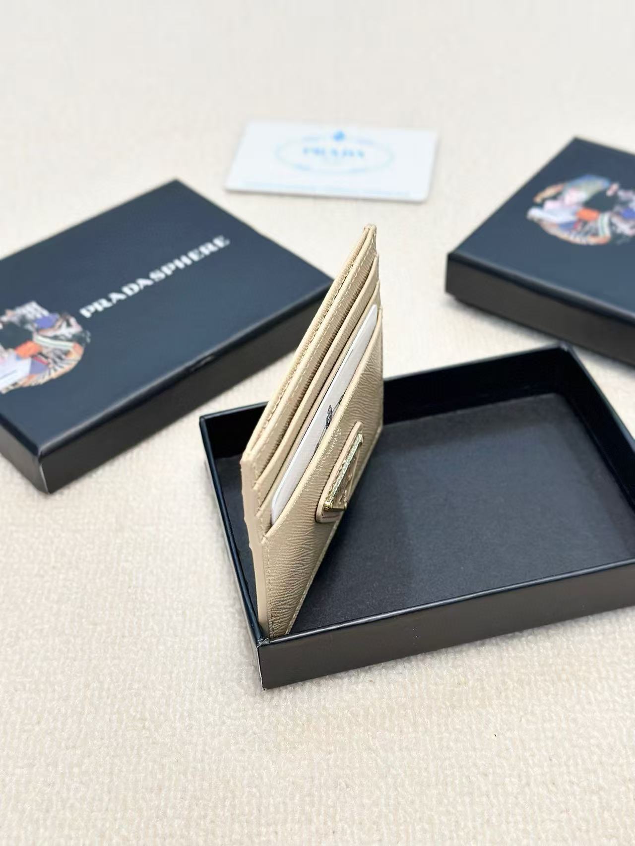 PR4DA トライアングルロゴ カードホルダー【50％割引+送料無料】