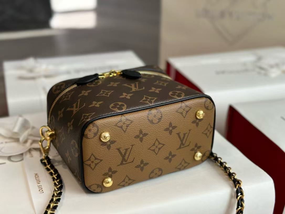 LV老眼用化粧品ケース【50％割引+送料無料】