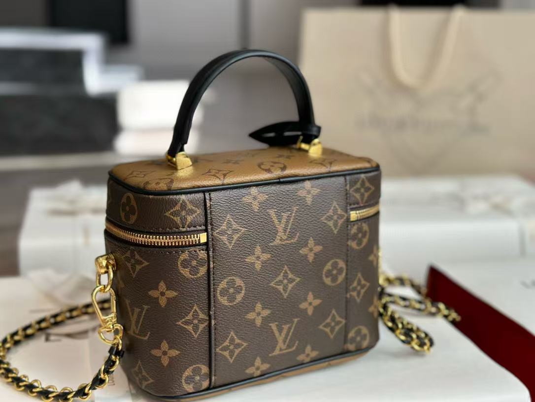 LV老眼用化粧品ケース【50％割引+送料無料】