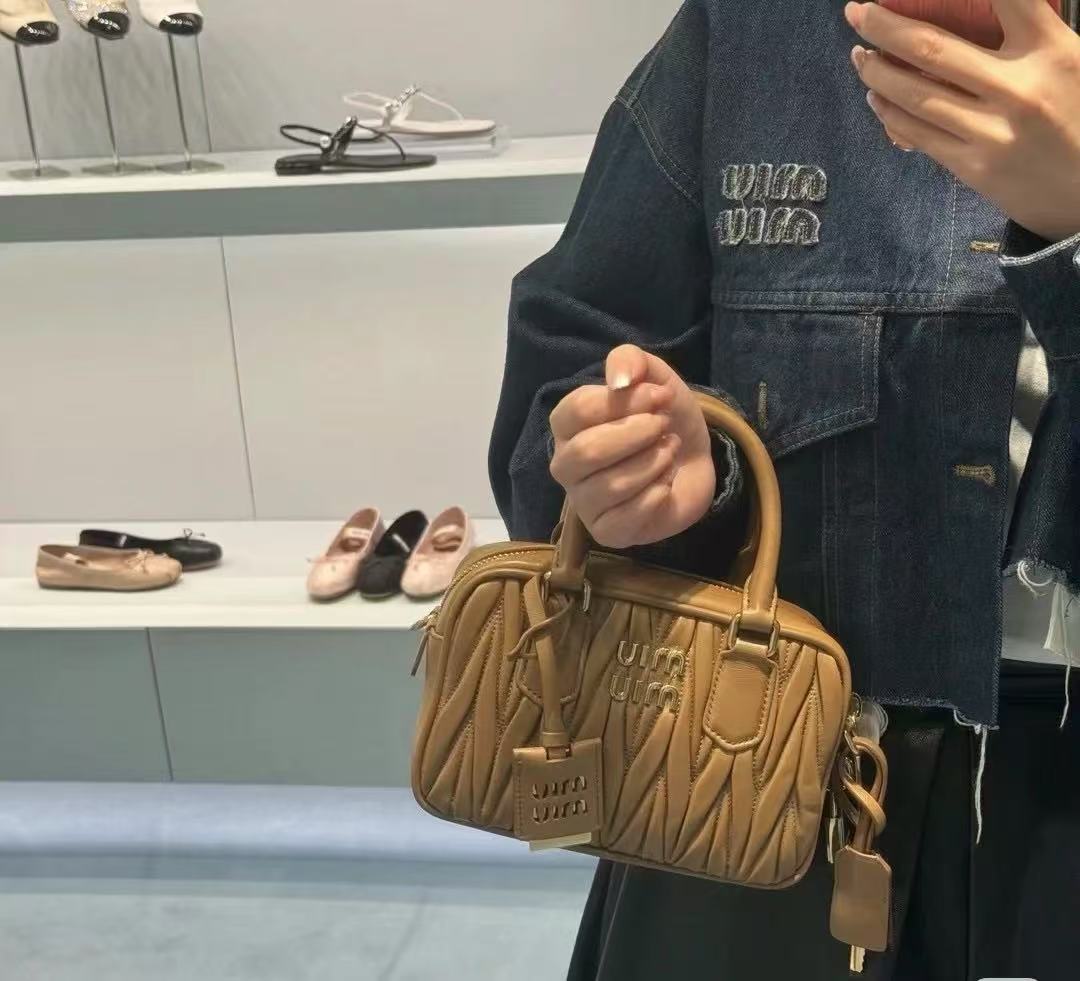 M1UM1U プリーツトートバッグ【50％割引+送料無料】