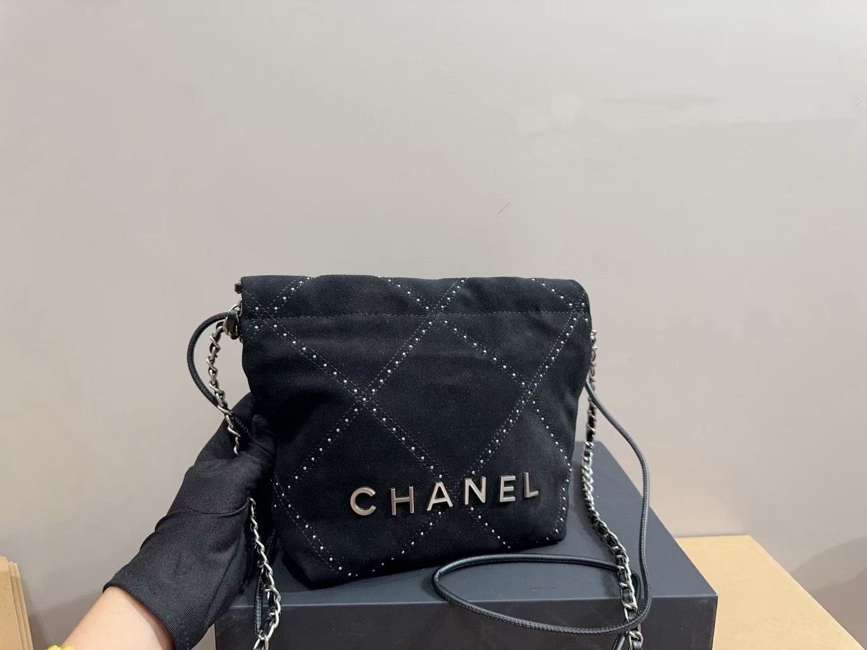 CHANE1 リベットチェーン付き鹿革ショッピングバッグ【50％割引+送料無料】