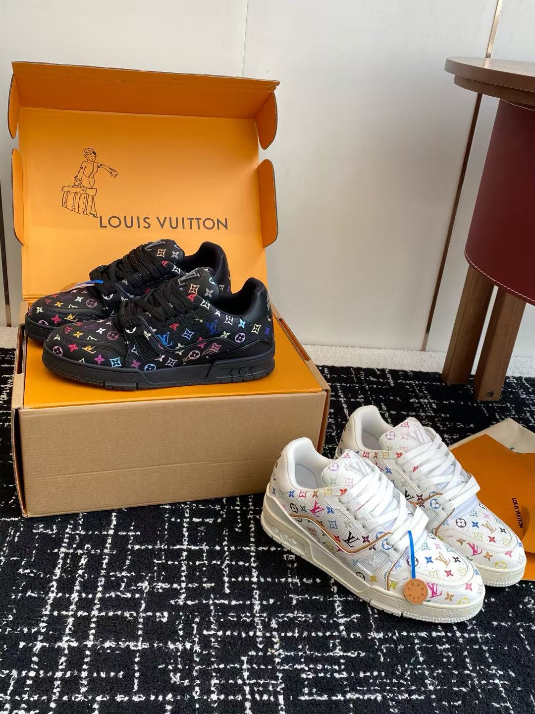 LVの高品質プリントスニーカー【50％割引+送料無料】