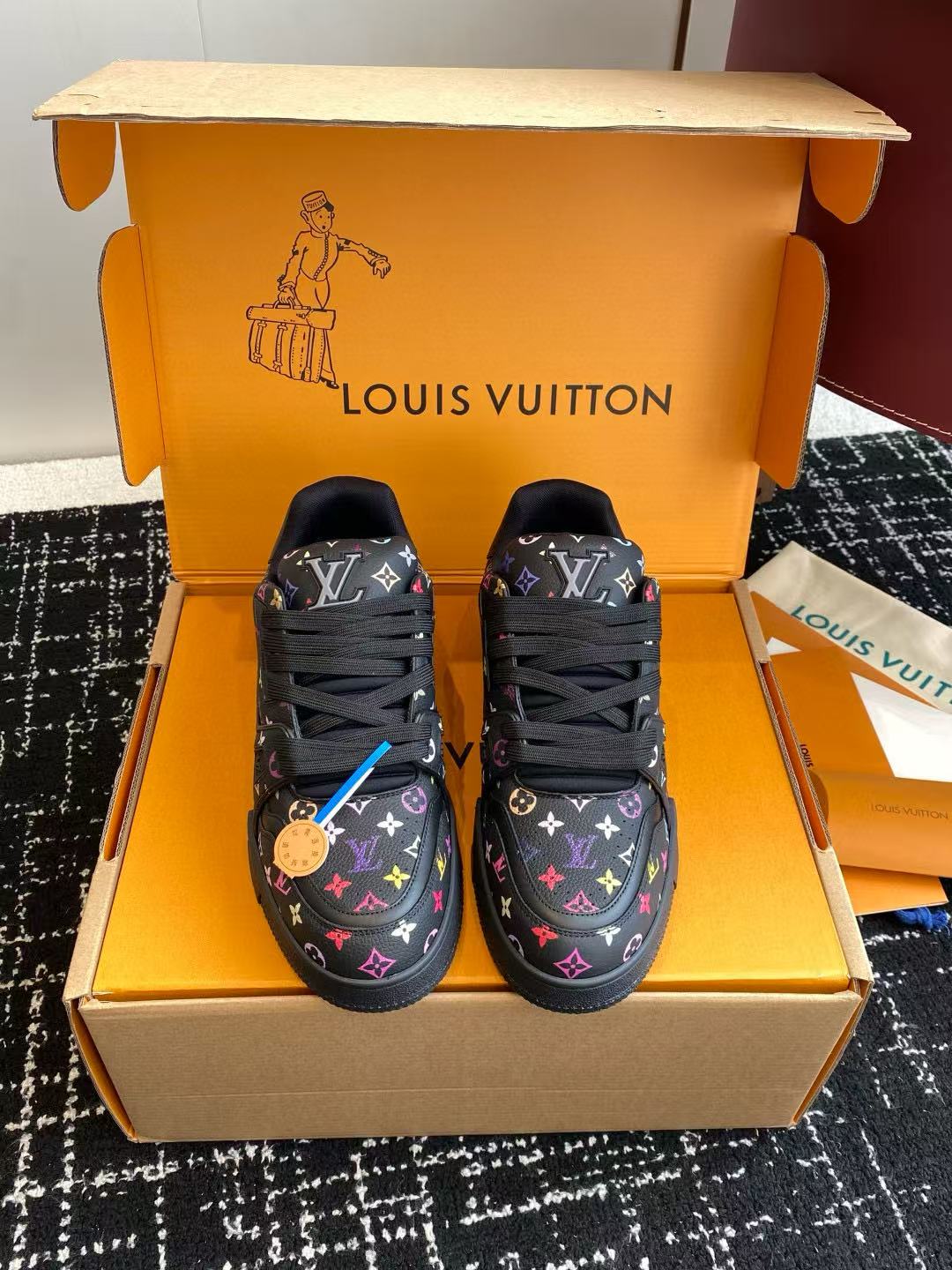 LVの高品質プリントスニーカー【50％割引+送料無料】