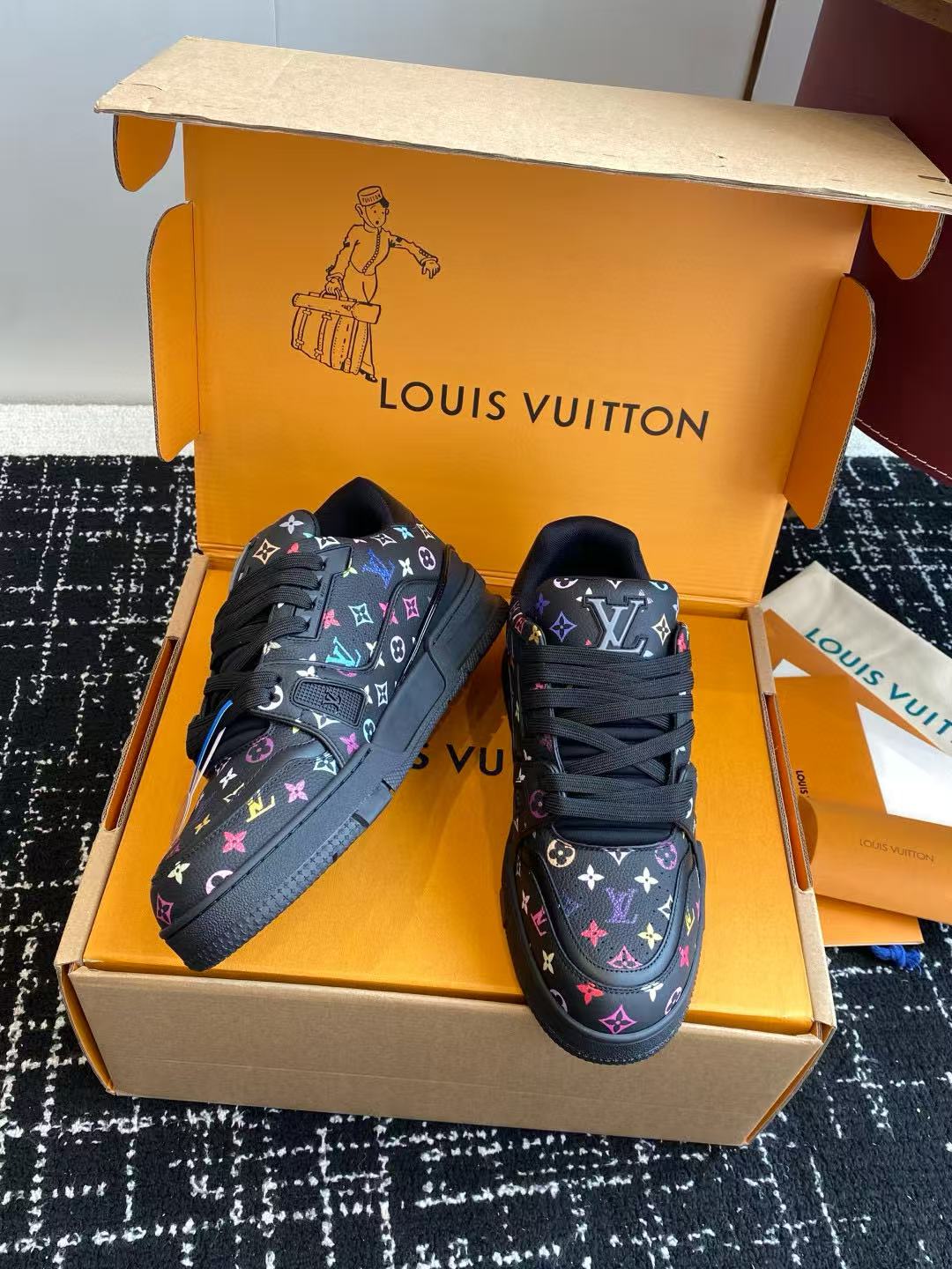 LVの高品質プリントスニーカー【50％割引+送料無料】