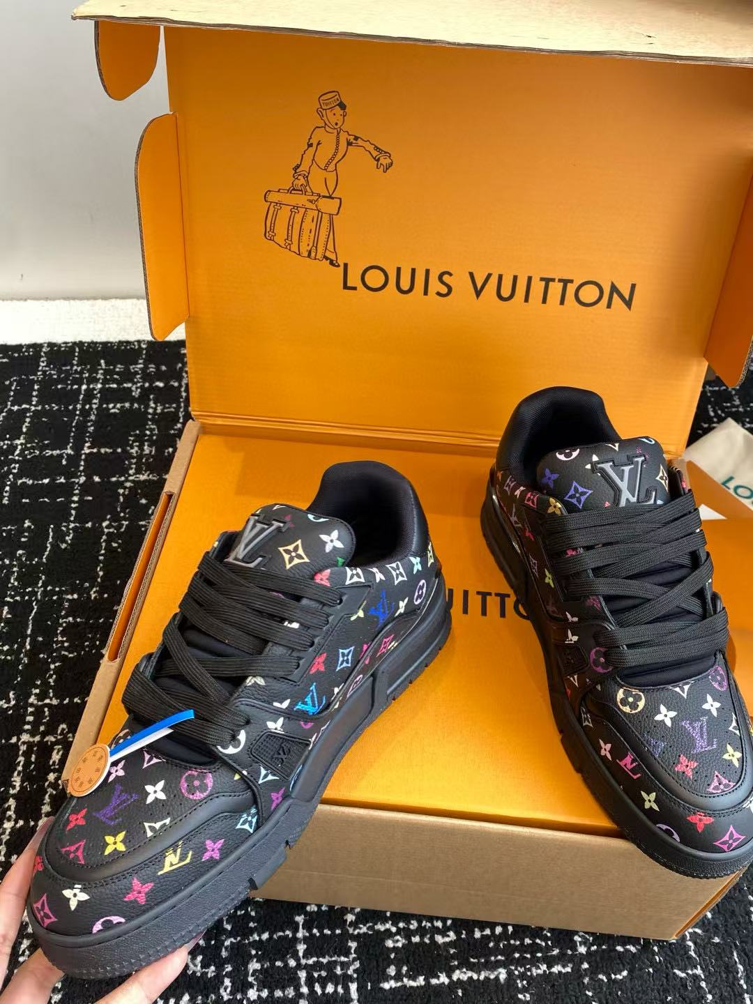 LVの高品質プリントスニーカー【50％割引+送料無料】