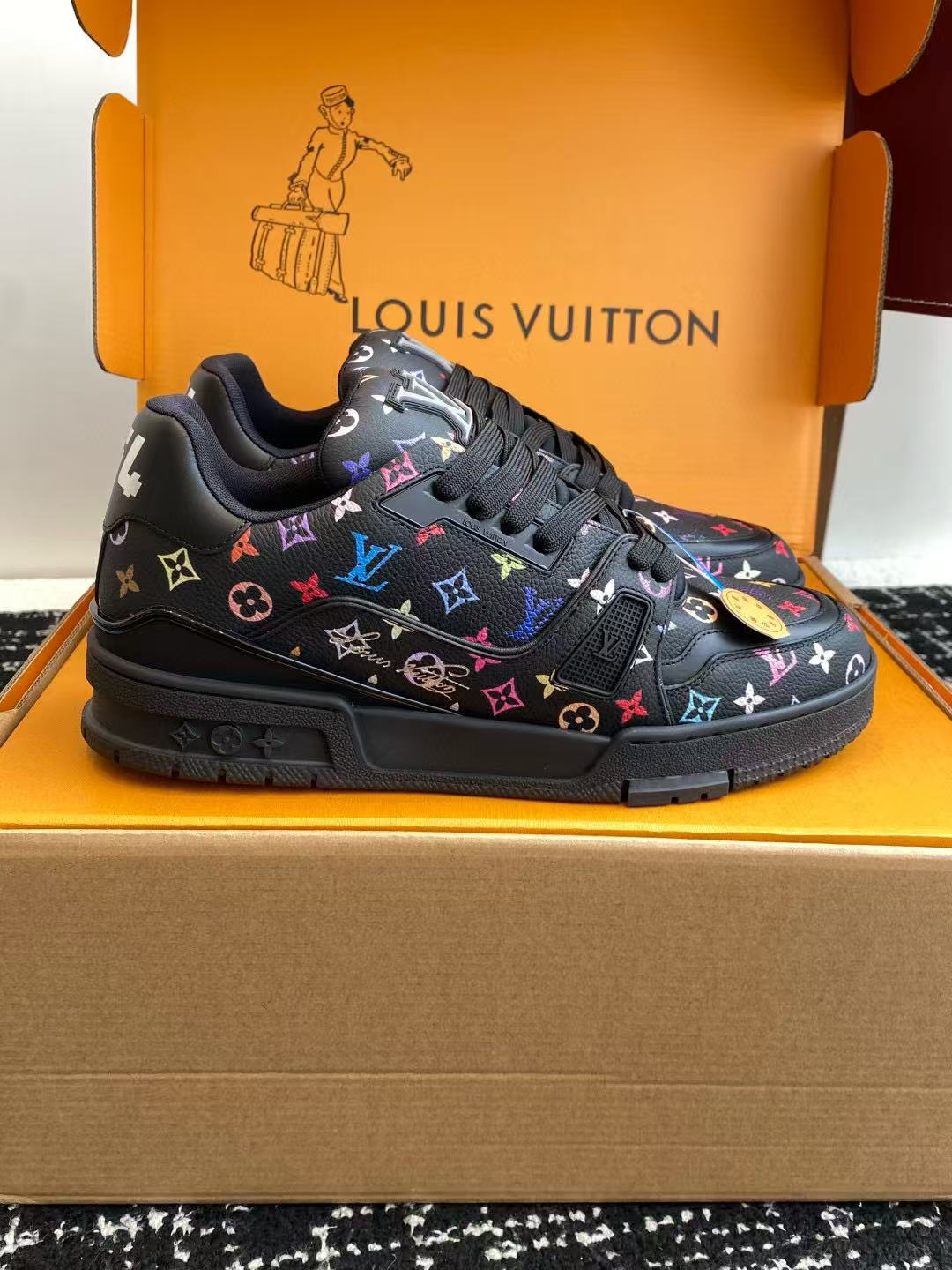 LVの高品質プリントスニーカー【50％割引+送料無料】
