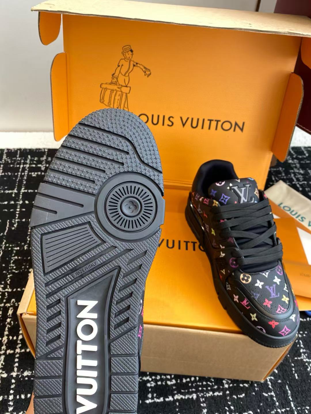 LVの高品質プリントスニーカー【50％割引+送料無料】