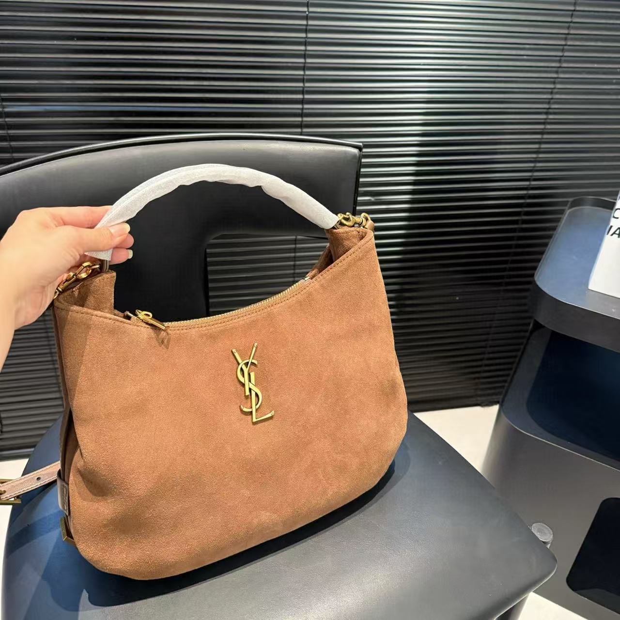 YSL ディアスキン アンダーアームバッグ【50％割引+送料無料】