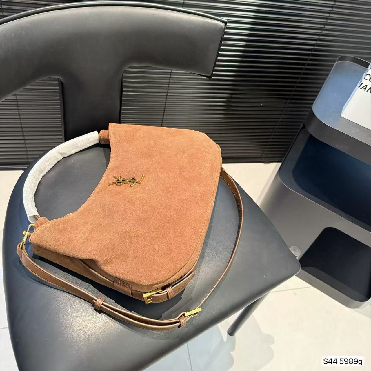 YSL ディアスキン アンダーアームバッグ【50％割引+送料無料】