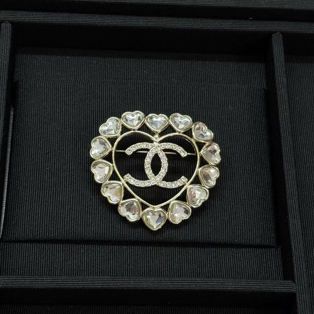 CHANE1 ダブルCハートダイヤモンドブローチ【50％割引+送料無料】