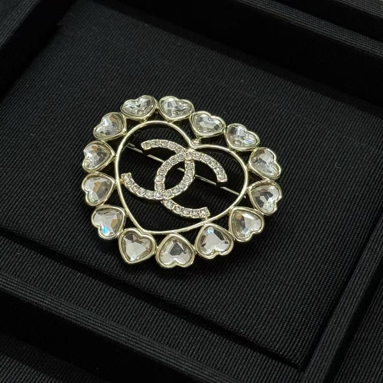 CHANE1 ダブルCハートダイヤモンドブローチ【50％割引+送料無料】