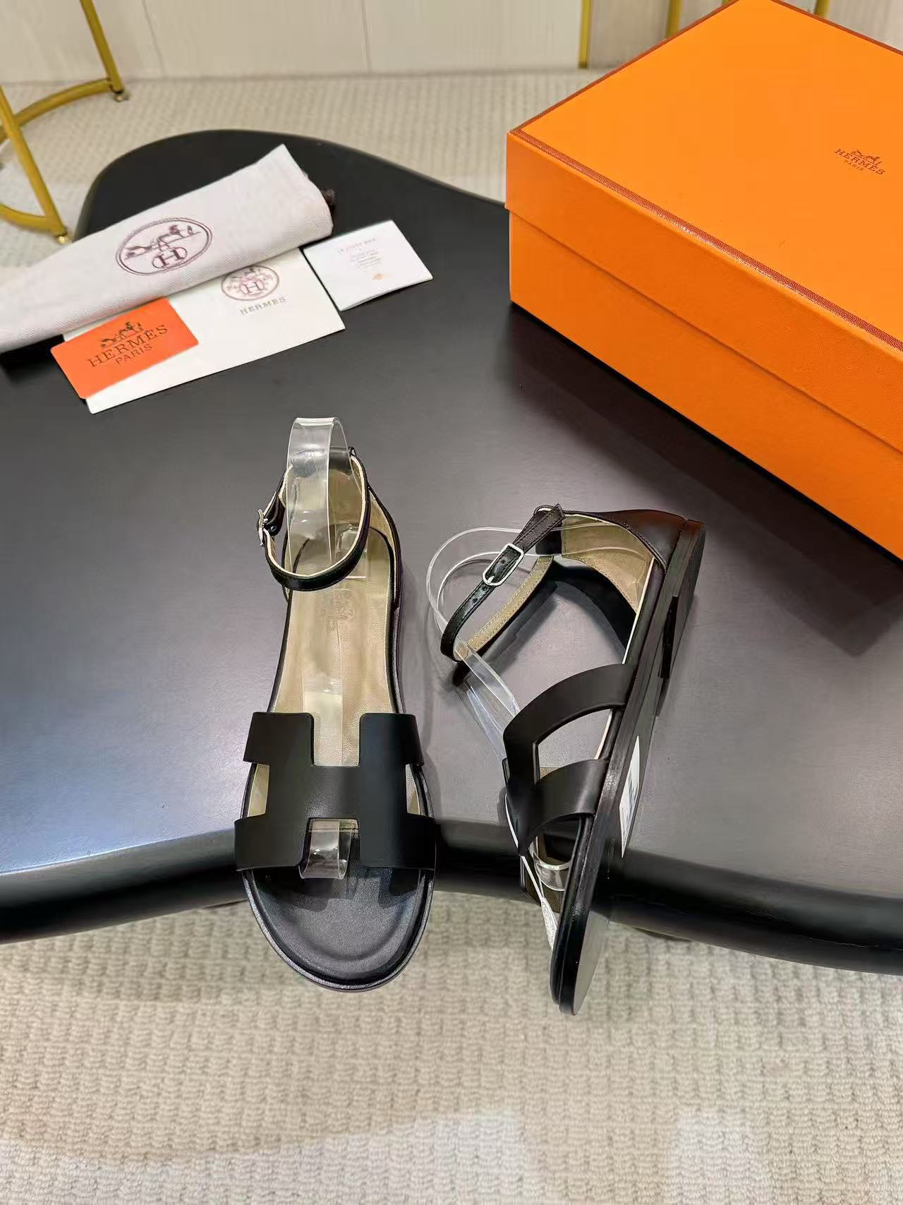 HERME5 高品質高品質のシープスキンサンダル【50％割引+送料無料】