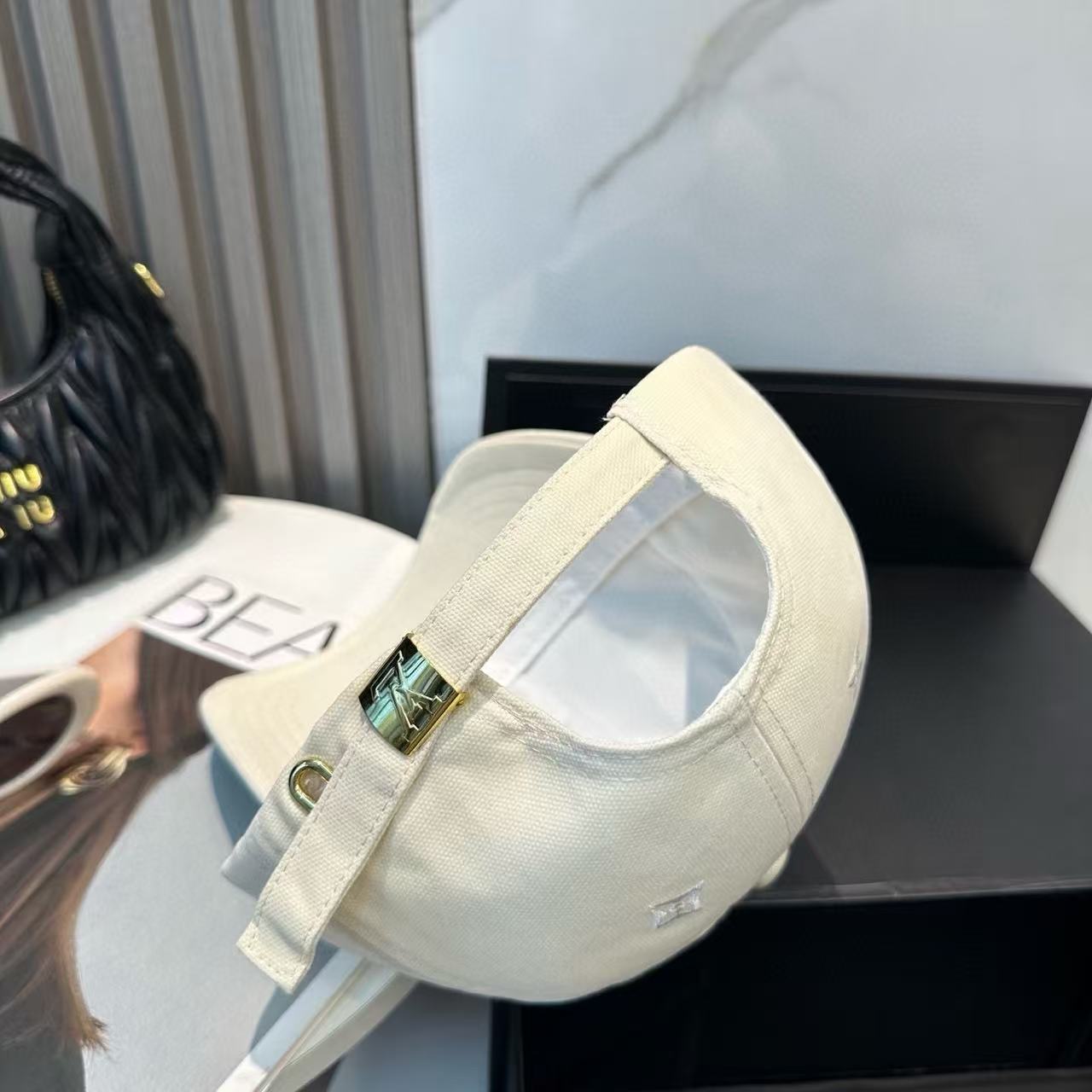 LV刺繍ロゴ入りベースボールキャップ【50％割引+送料無料】