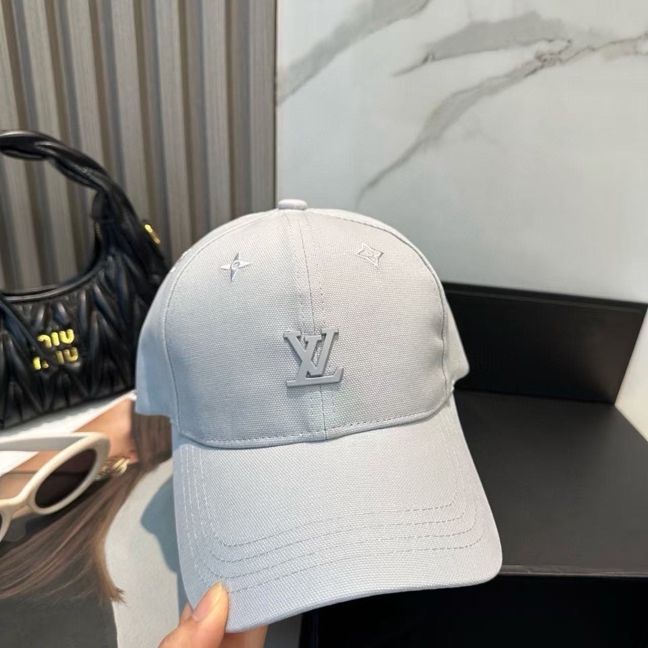 LV刺繍ロゴ入りベースボールキャップ【50％割引+送料無料】