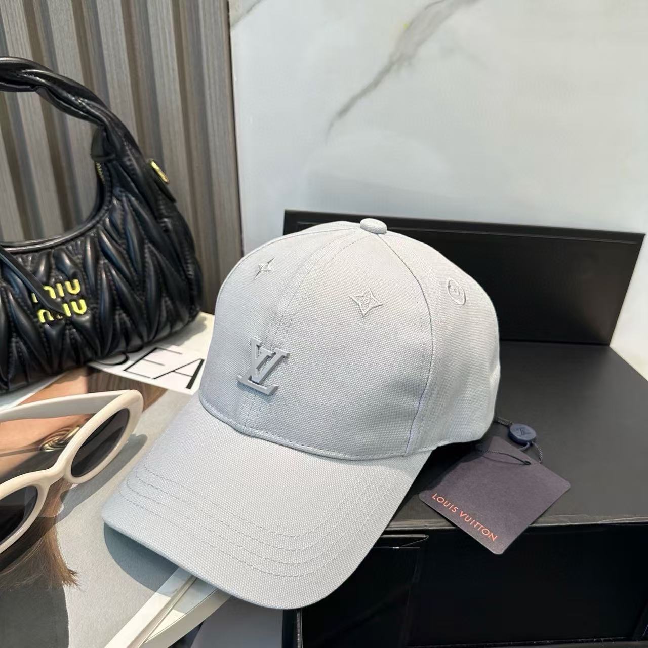 LV刺繍ロゴ入りベースボールキャップ【50％割引+送料無料】