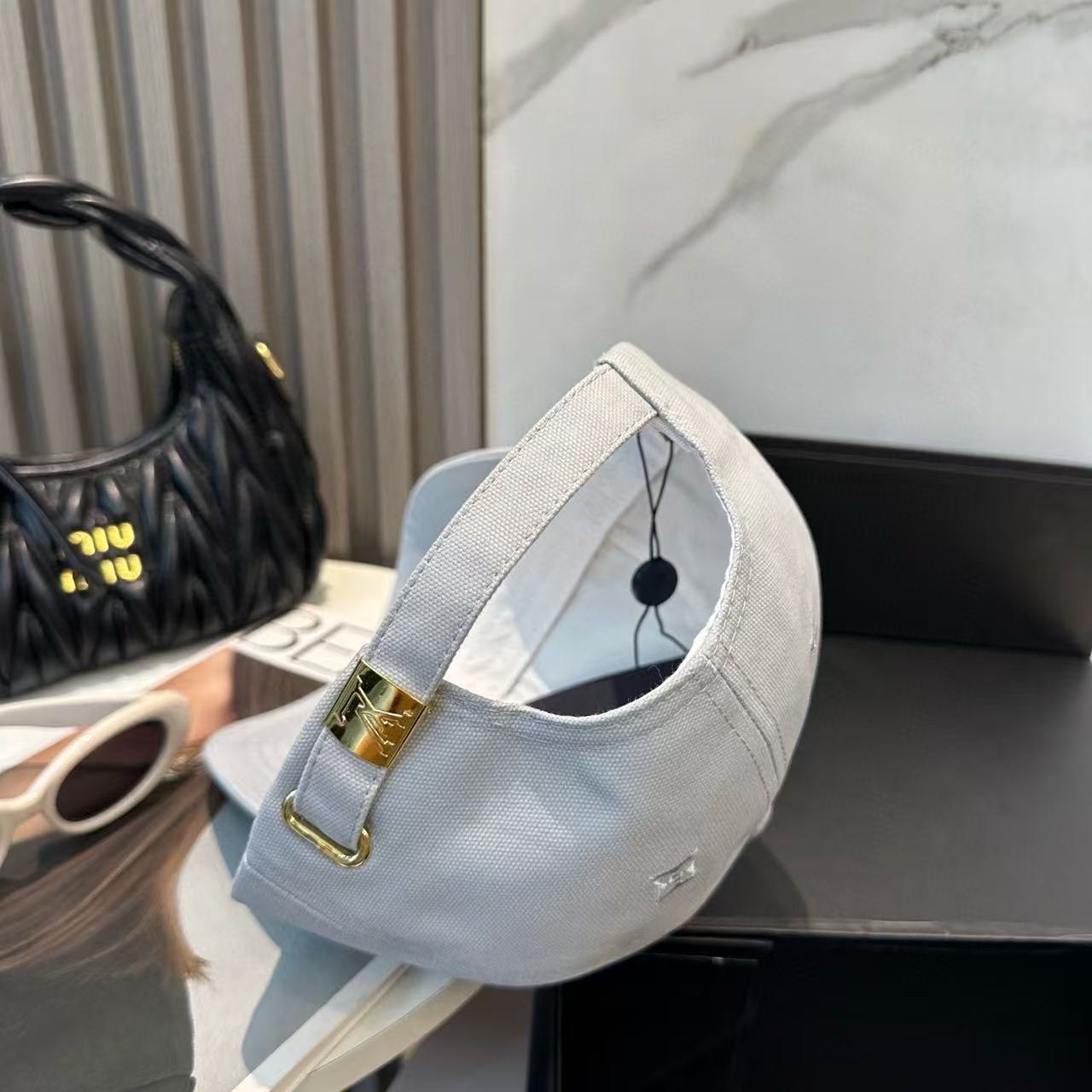 LV刺繍ロゴ入りベースボールキャップ【50％割引+送料無料】