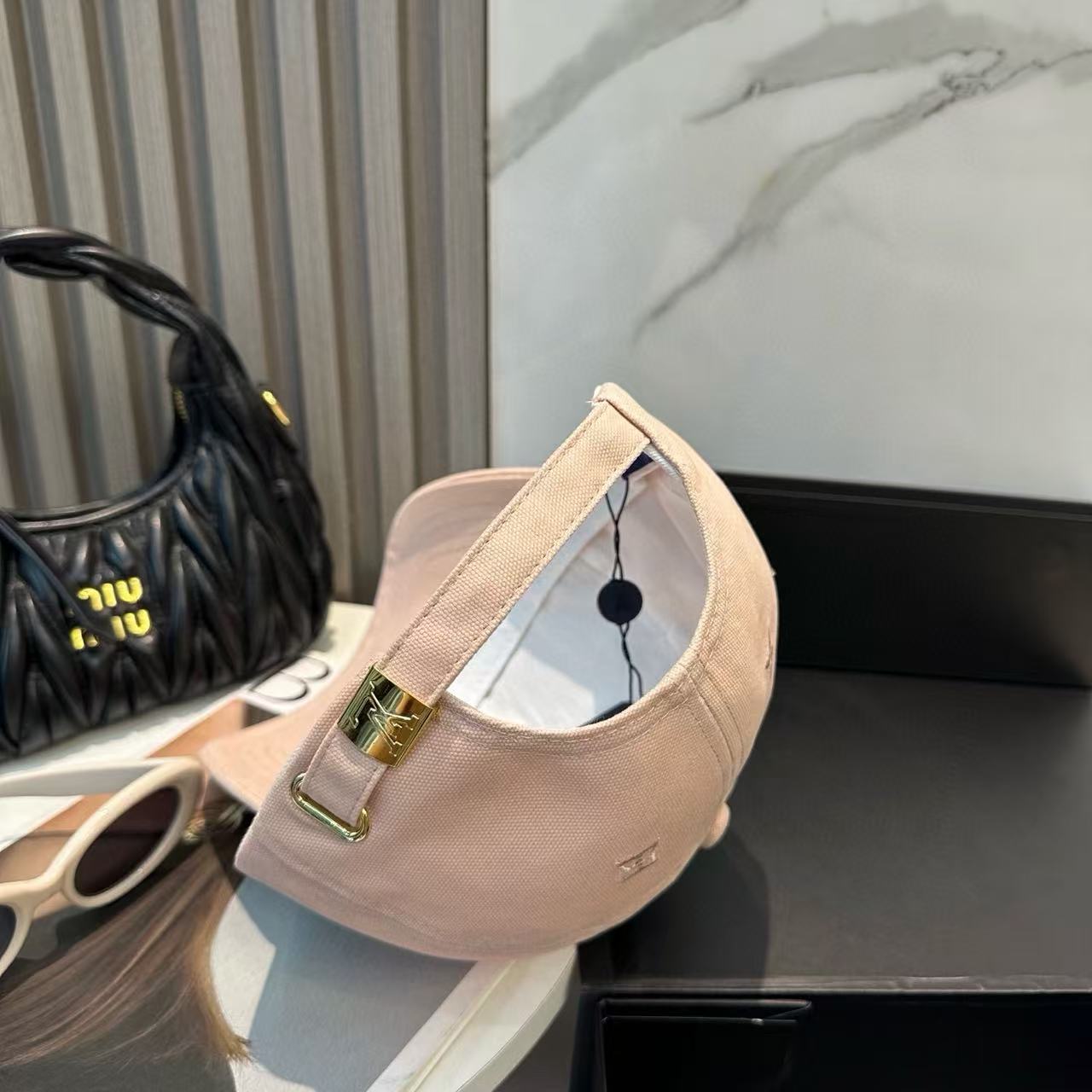 LV刺繍ロゴ入りベースボールキャップ【50％割引+送料無料】