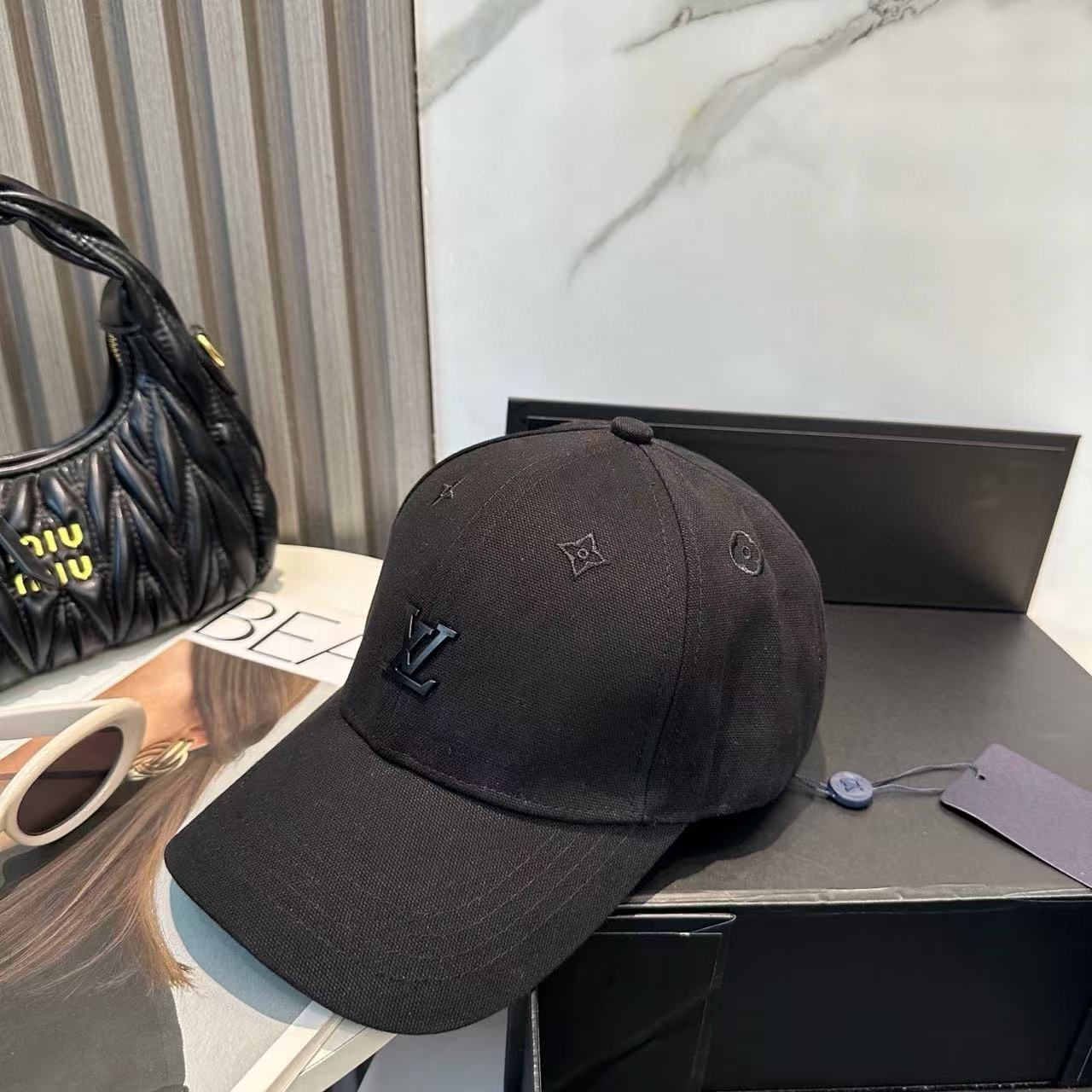 LV刺繍ロゴ入りベースボールキャップ【50％割引+送料無料】