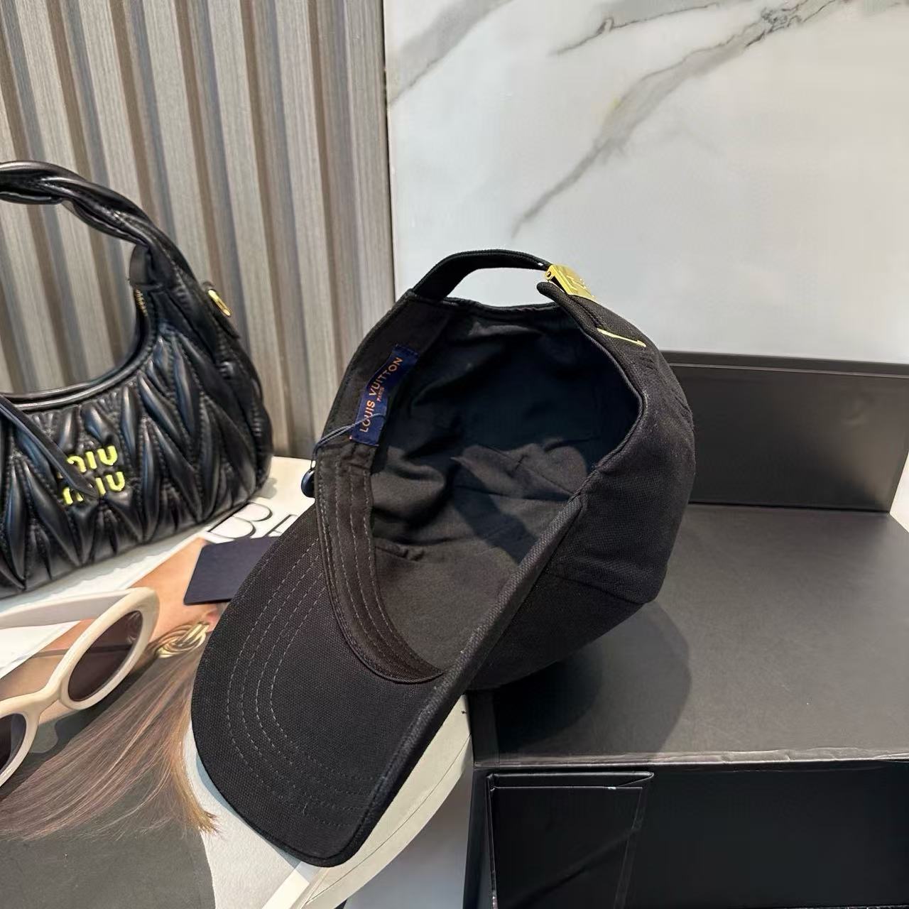 LV刺繍ロゴ入りベースボールキャップ【50％割引+送料無料】