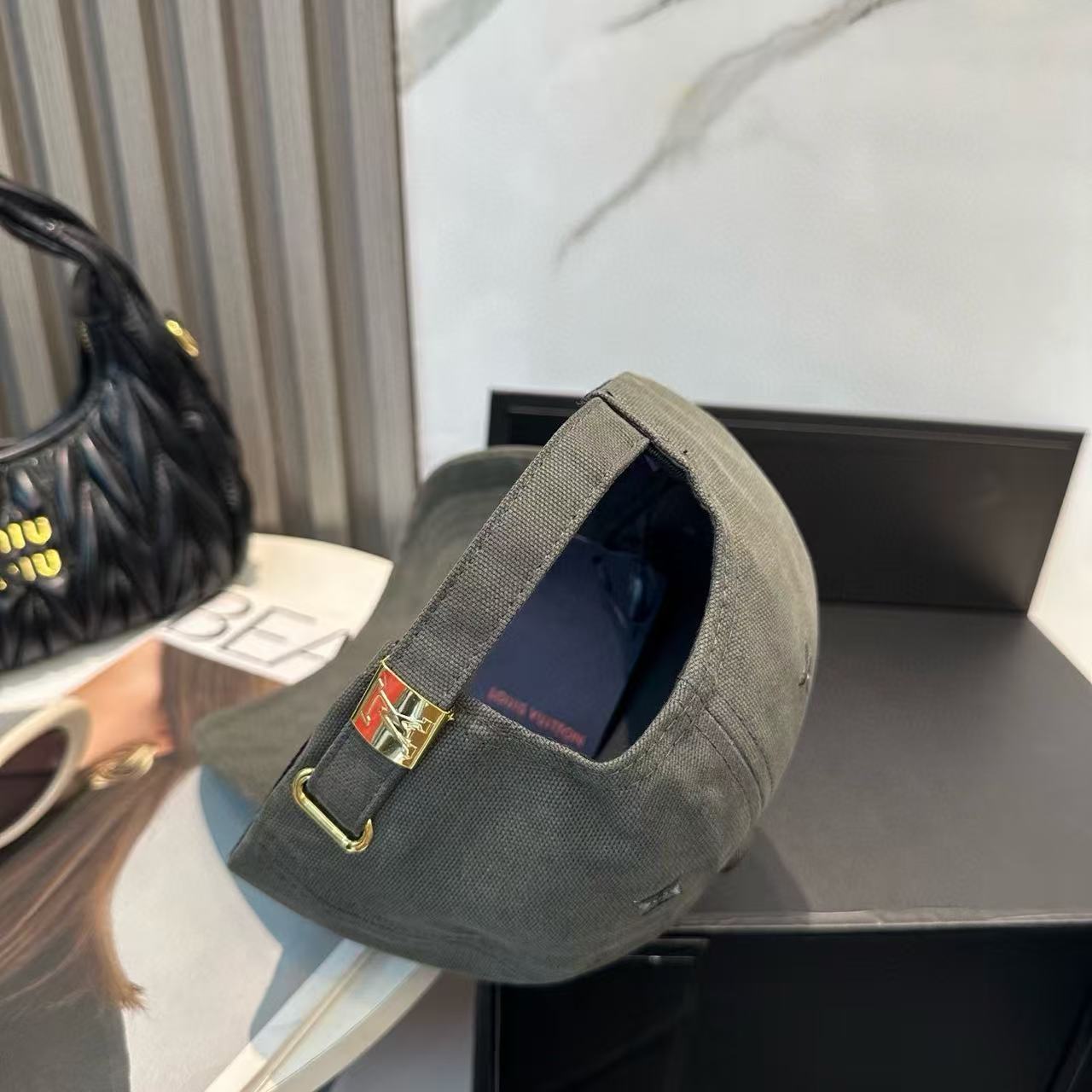 LV刺繍ロゴ入りベースボールキャップ【50％割引+送料無料】