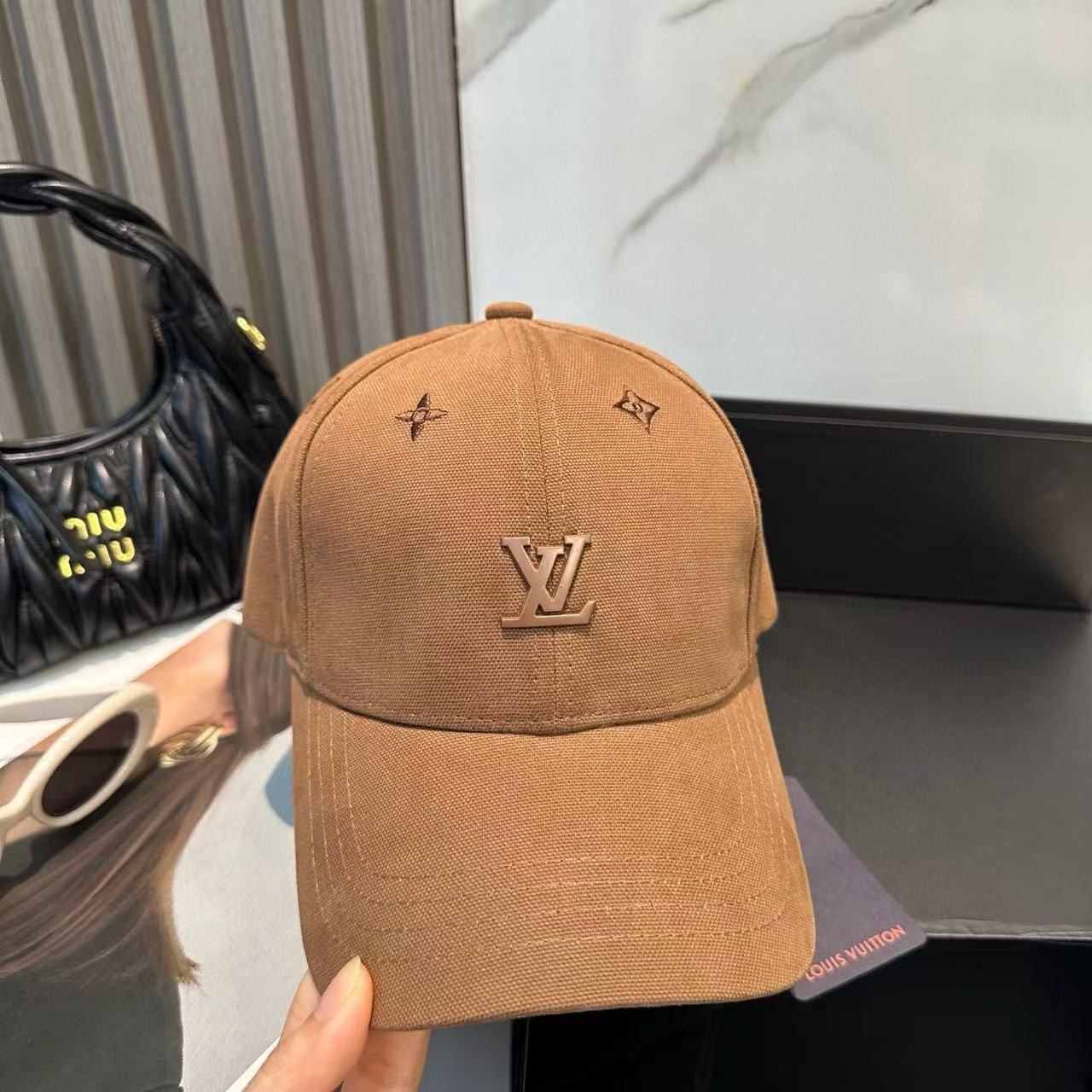 LV刺繍ロゴ入りベースボールキャップ【50％割引+送料無料】