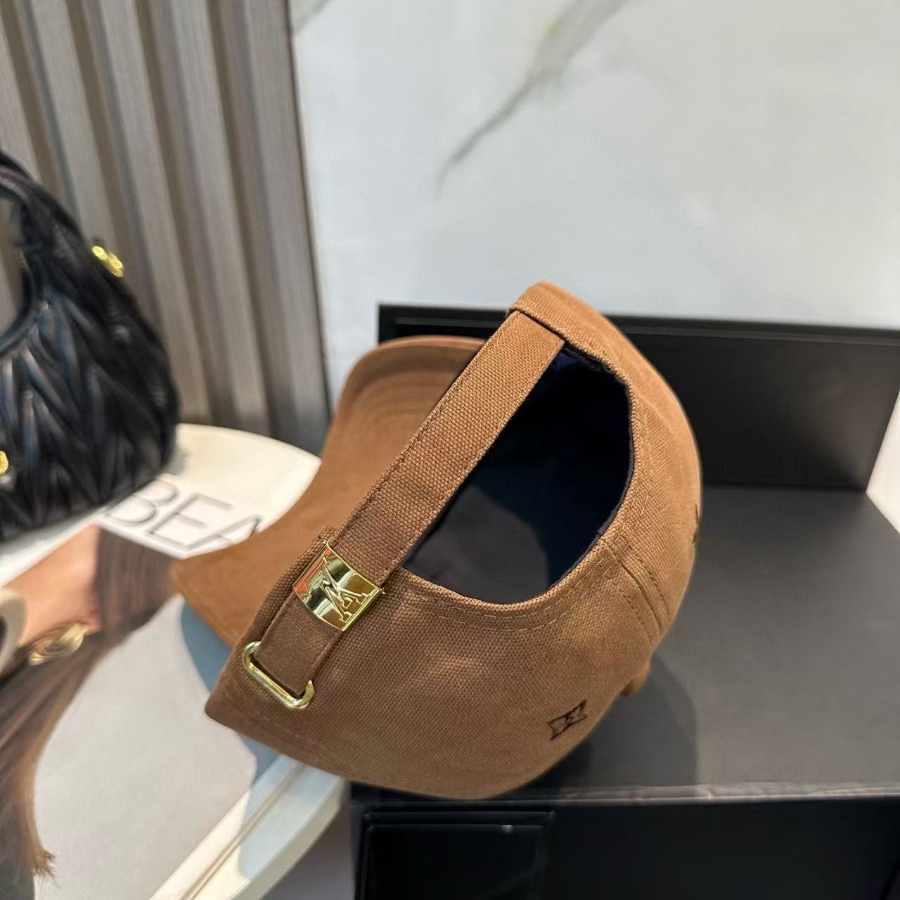 LV刺繍ロゴ入りベースボールキャップ【50％割引+送料無料】