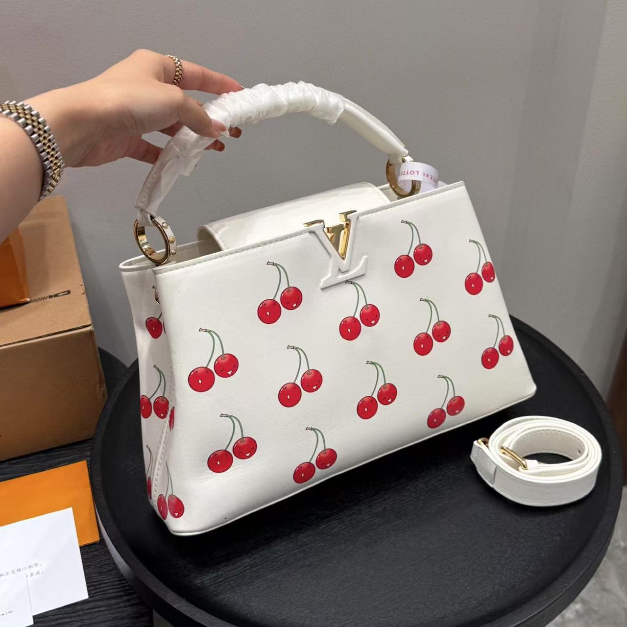 LVチェリーハンドバッグ【50％割引+送料無料】