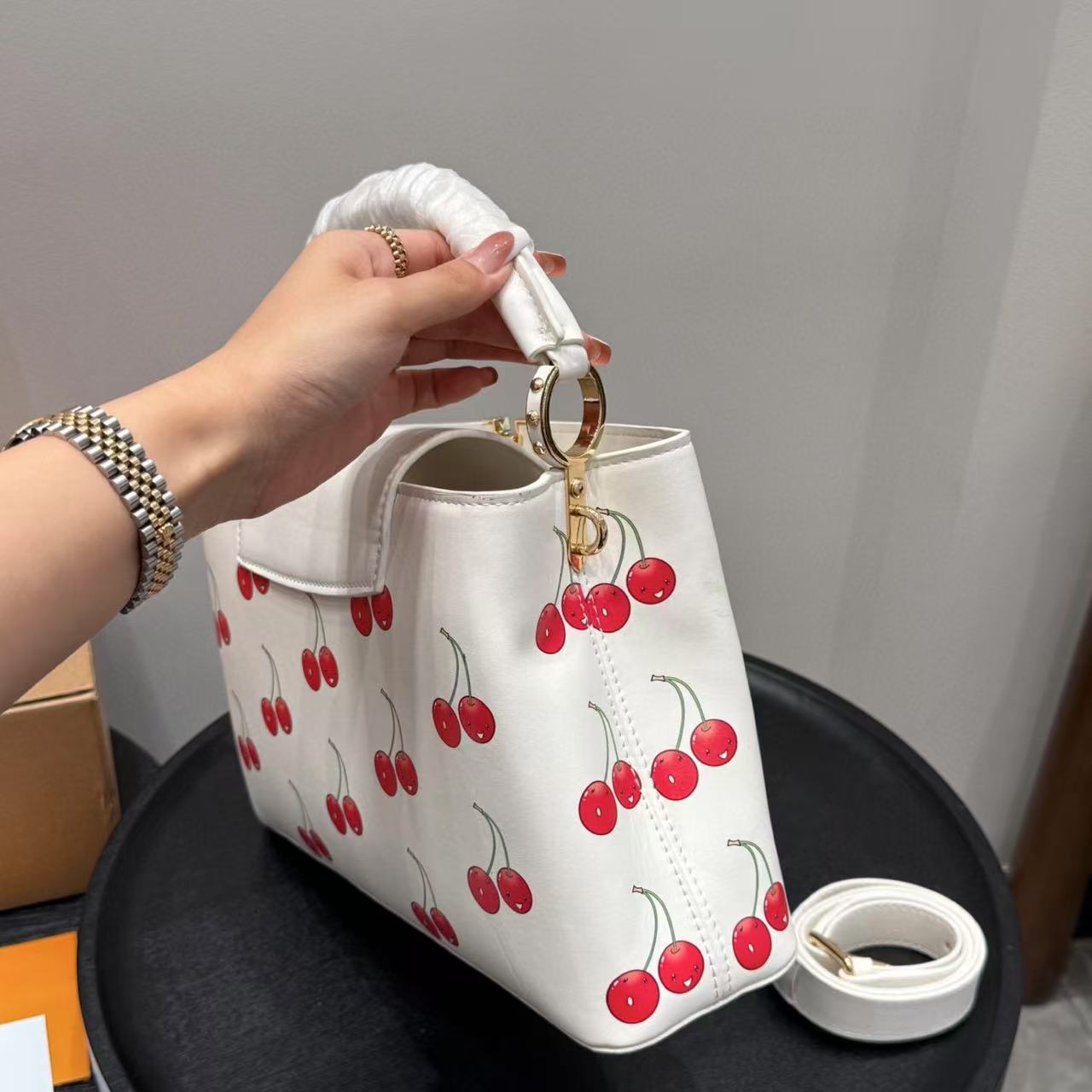 LVチェリーハンドバッグ【50％割引+送料無料】