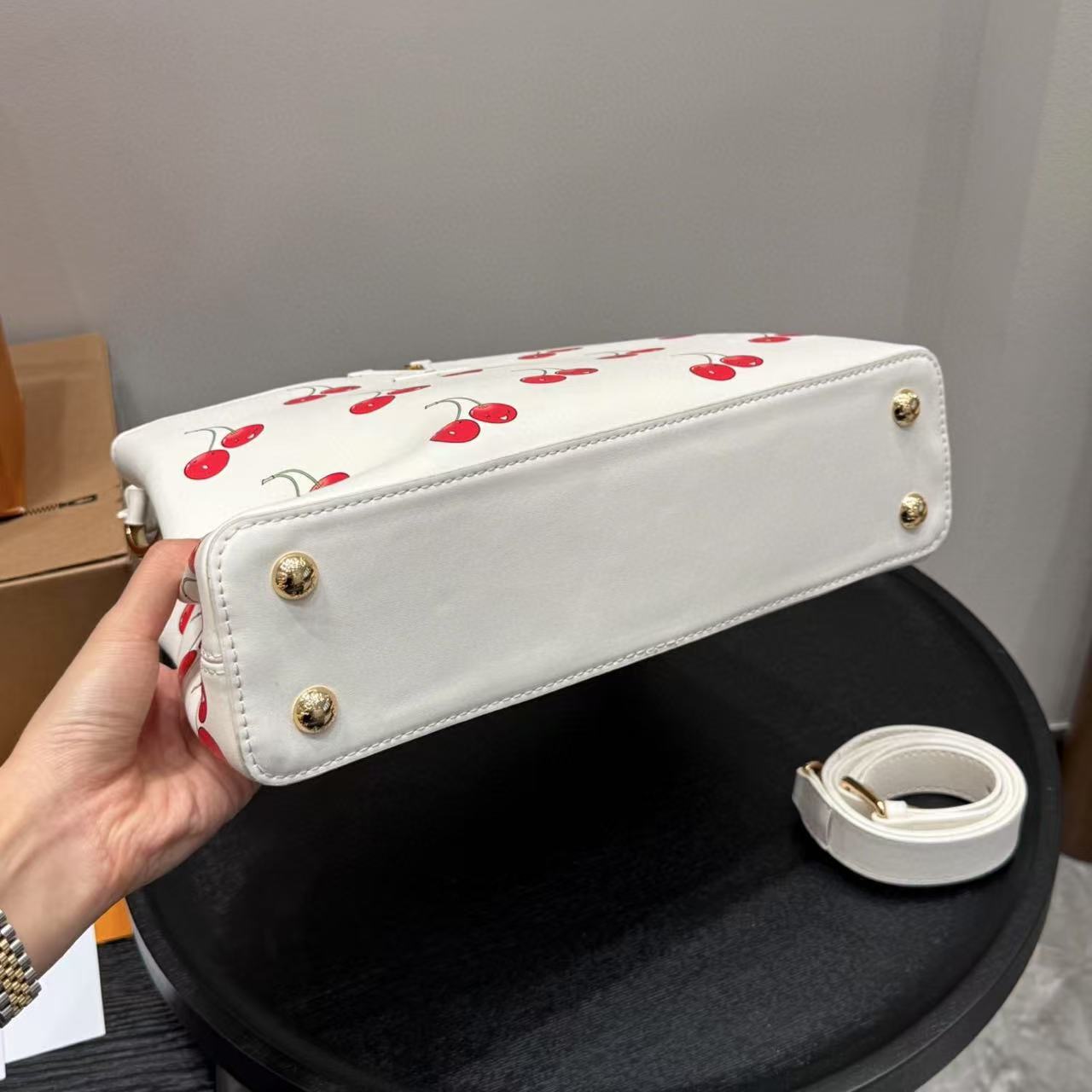 LVチェリーハンドバッグ【50％割引+送料無料】