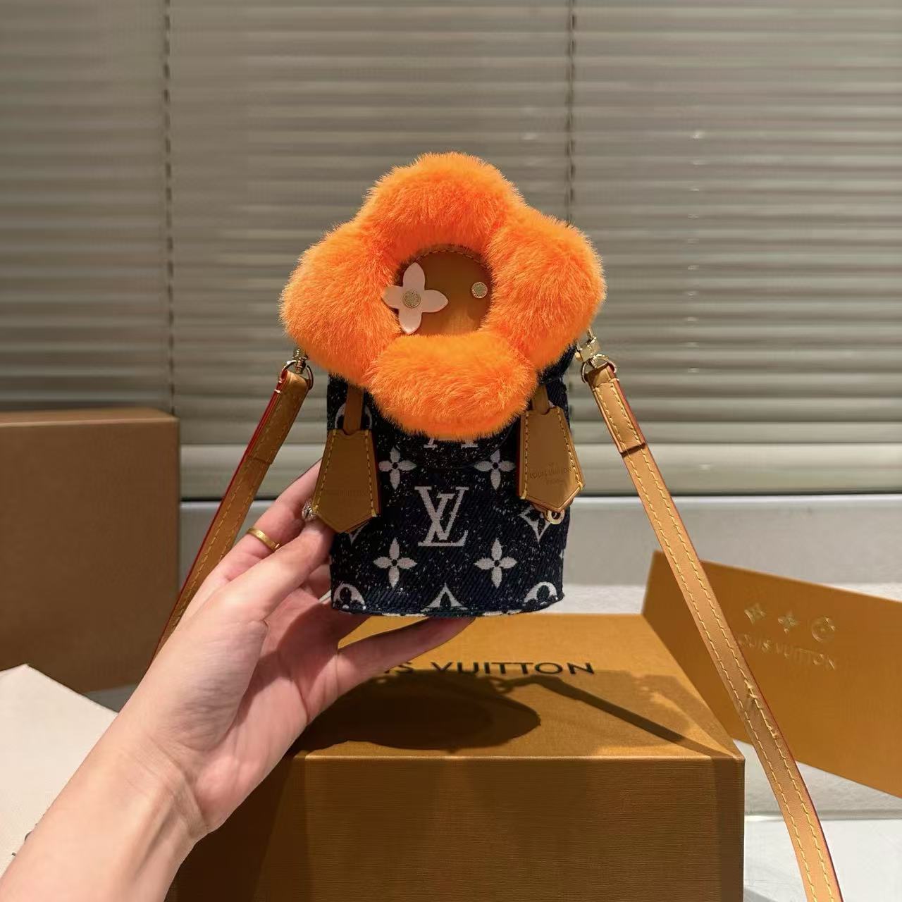 LV 携帯電話バッグ【50％割引+送料無料】