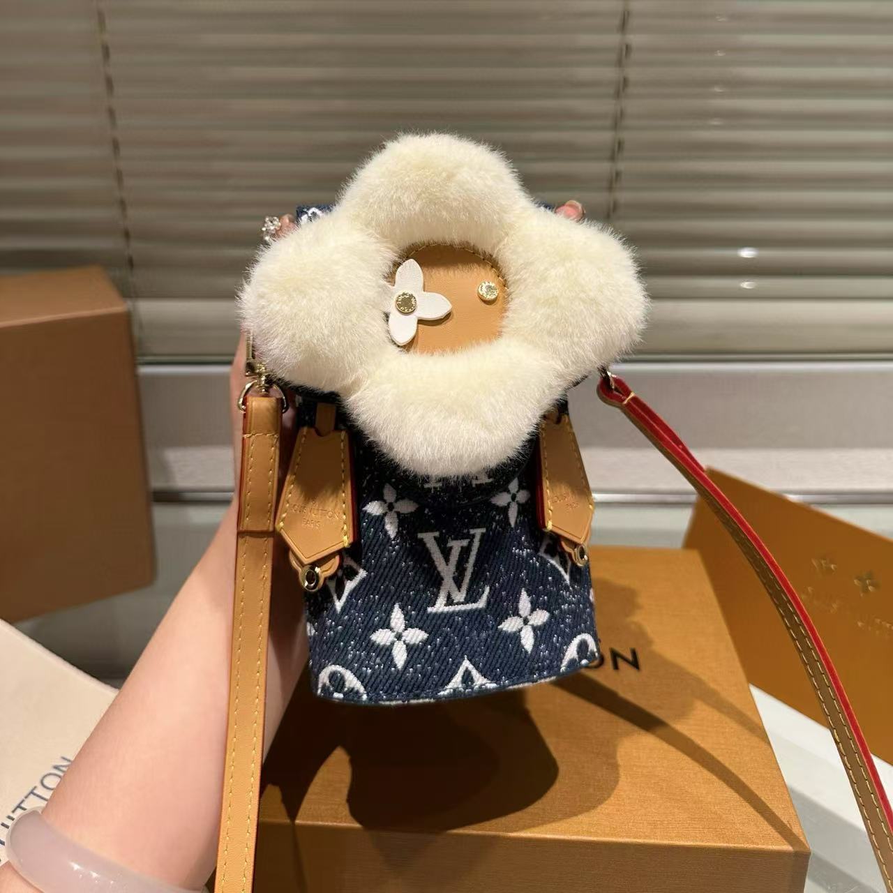 LV 携帯電話バッグ【50％割引+送料無料】