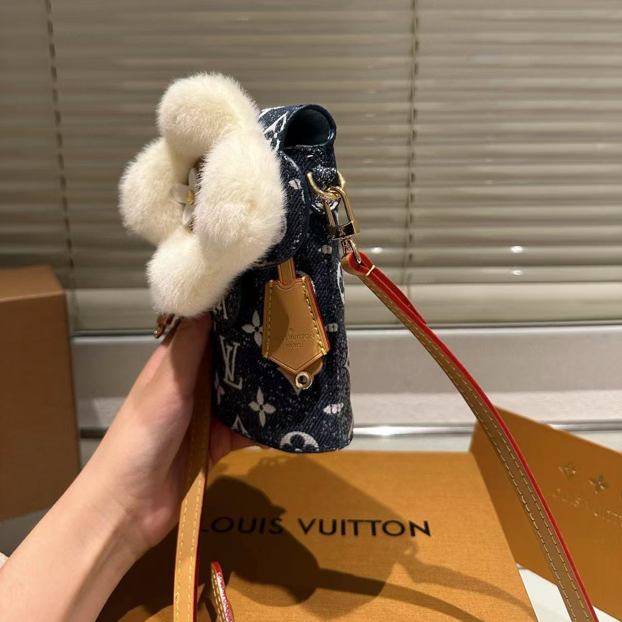 LV 携帯電話バッグ【50％割引+送料無料】