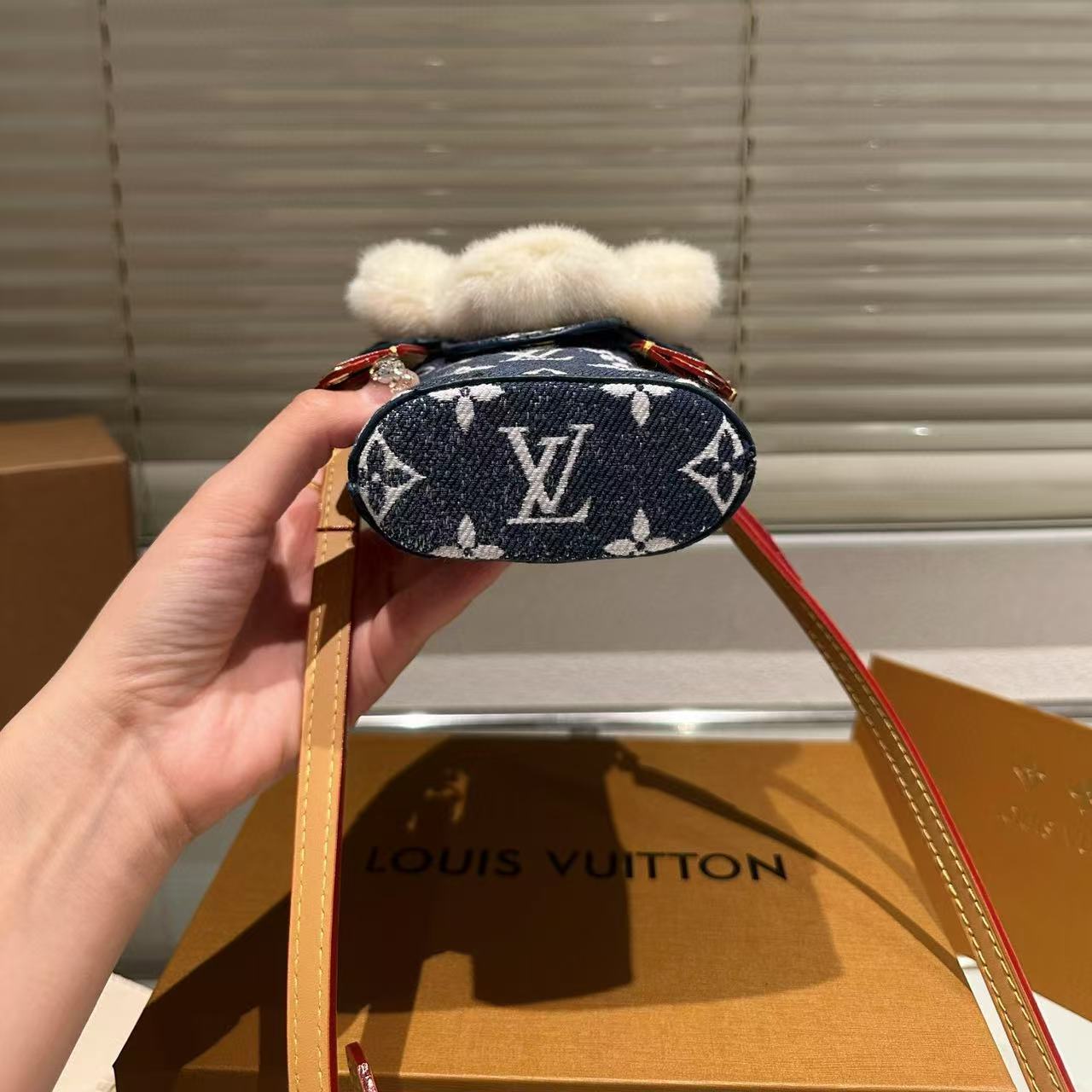 LV 携帯電話バッグ【50％割引+送料無料】