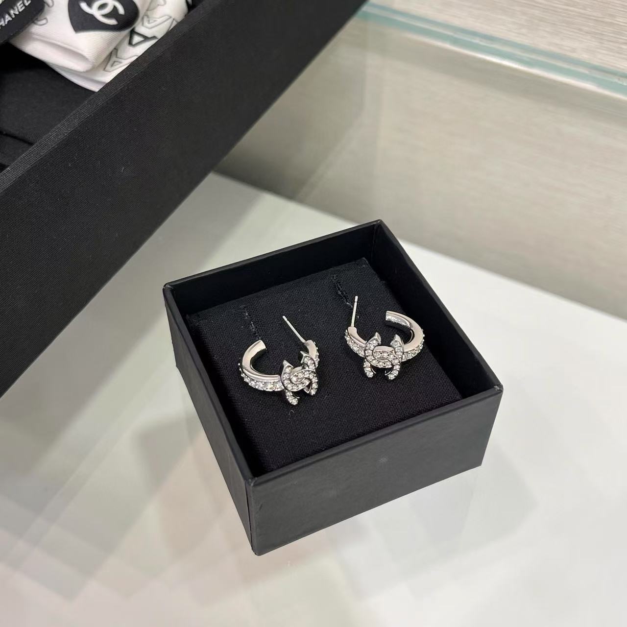 CHANE1 ダブルC ダイヤモンドイヤリング【50％割引+送料無料】