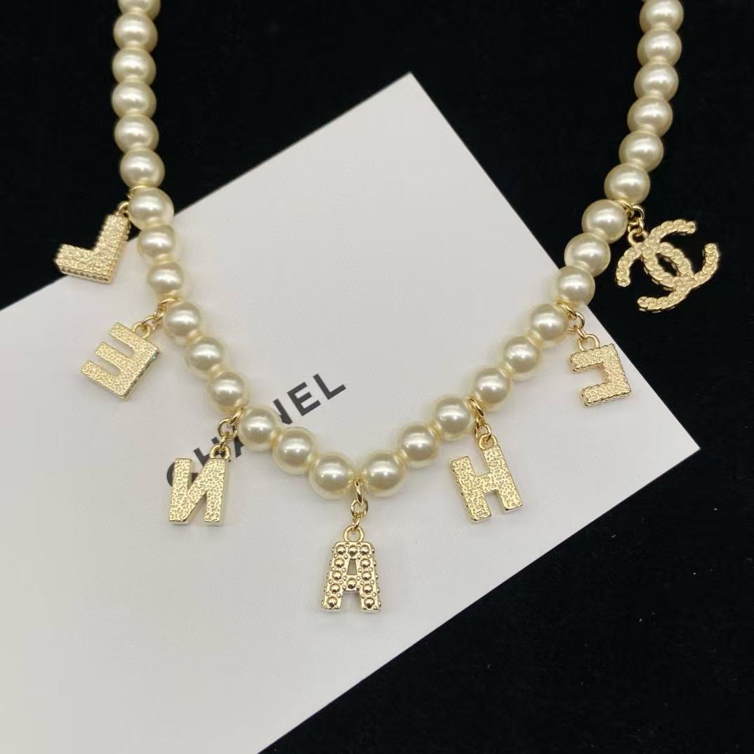 CHANE1 カラフルレターパールネックレス【50％割引+送料無料】