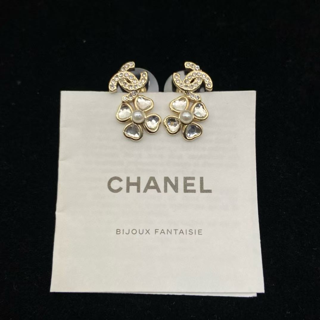 CHANE1 ダブルC 四つ葉のクローバー イヤリング【50％割引+送料無料】