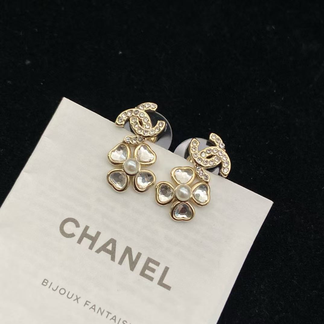 CHANE1 ダブルC 四つ葉のクローバー イヤリング【50％割引+送料無料】