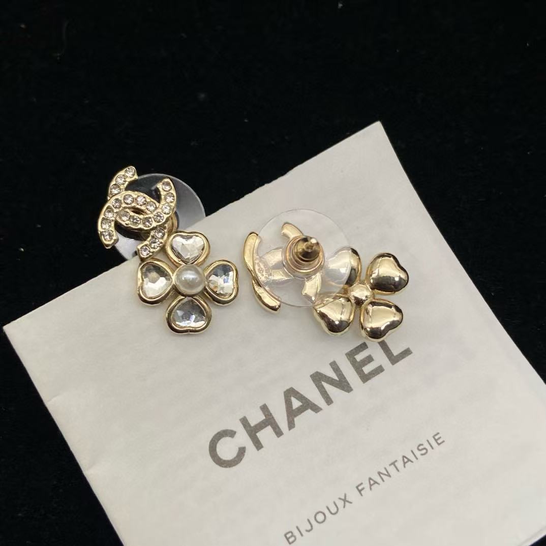 CHANE1 ダブルC 四つ葉のクローバー イヤリング【50％割引+送料無料】