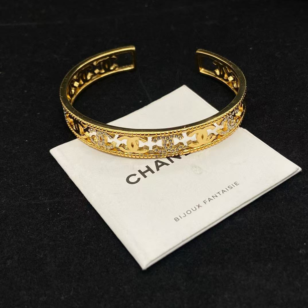 CHANE1 ダブルC ホローレター ブレスレット【50％割引+送料無料】