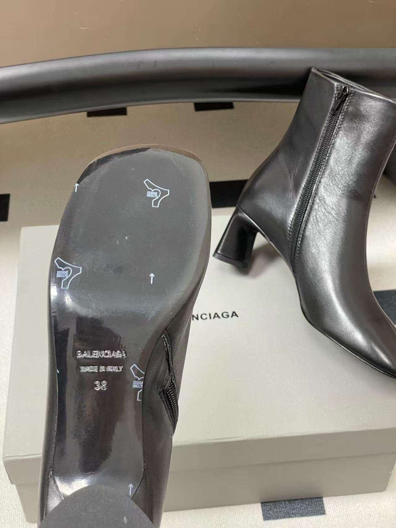 BALENC1AGの高品質スクエアトゥアンクルブーツ【50％割引+送料無料】