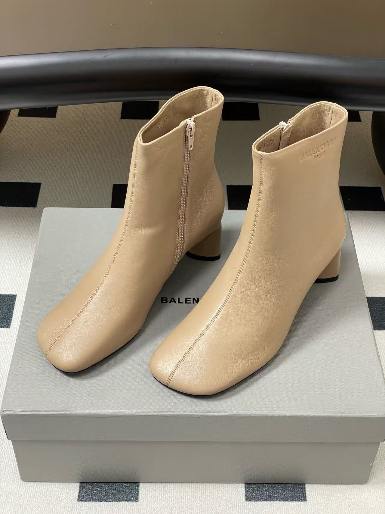 BALENC1AGの高品質スクエアトゥアンクルブーツ【50％割引+送料無料】