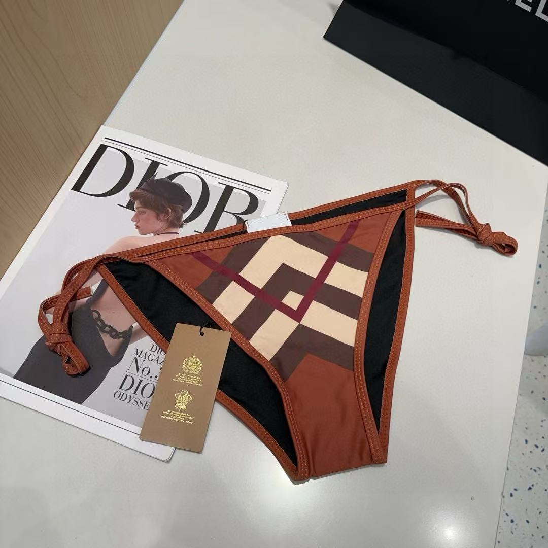 BUR8ERRY ツーピース水着【50％割引+送料無料】