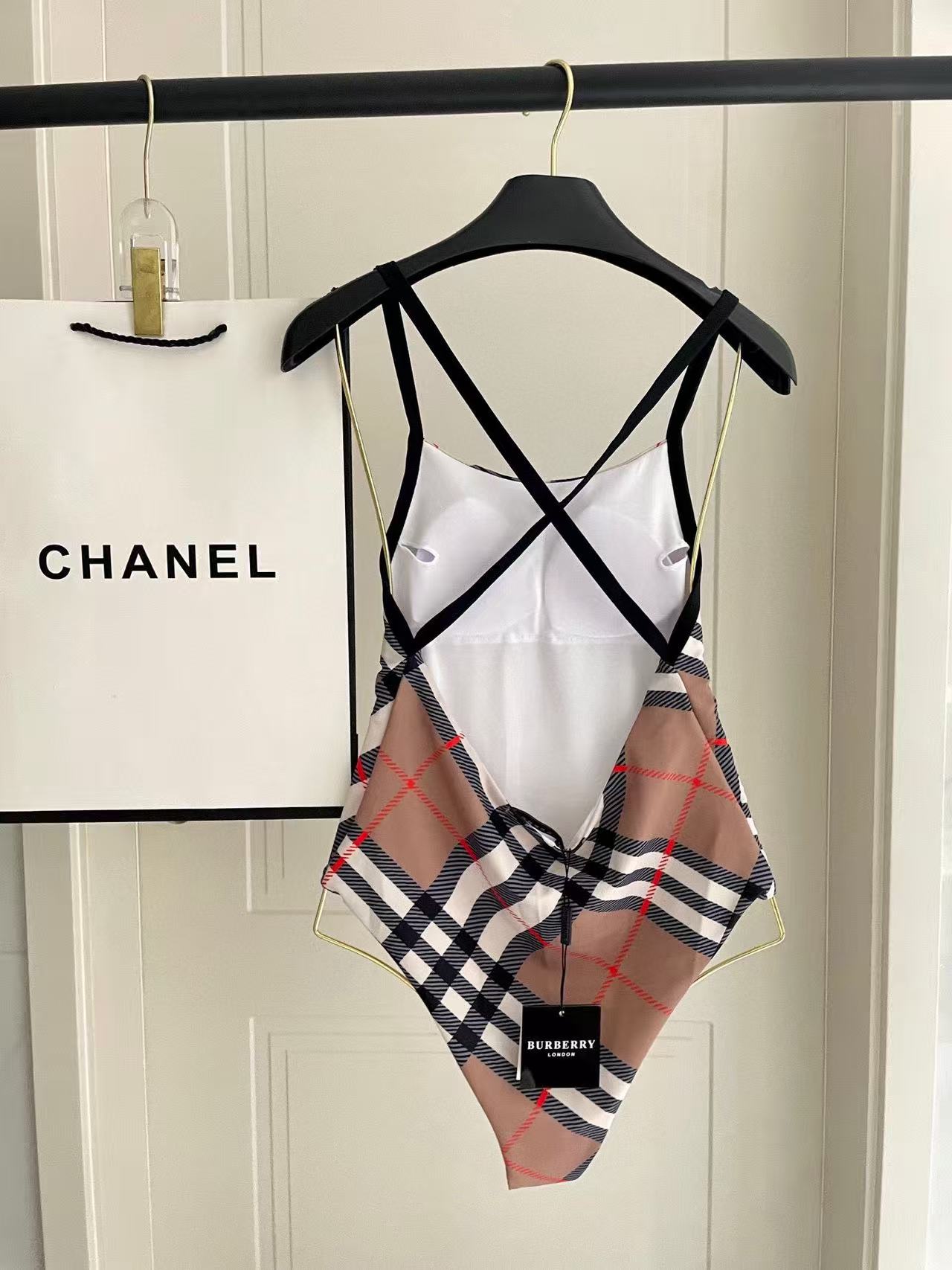 BUR8ERRY チェック柄ワンピース水着【50％割引+送料無料】