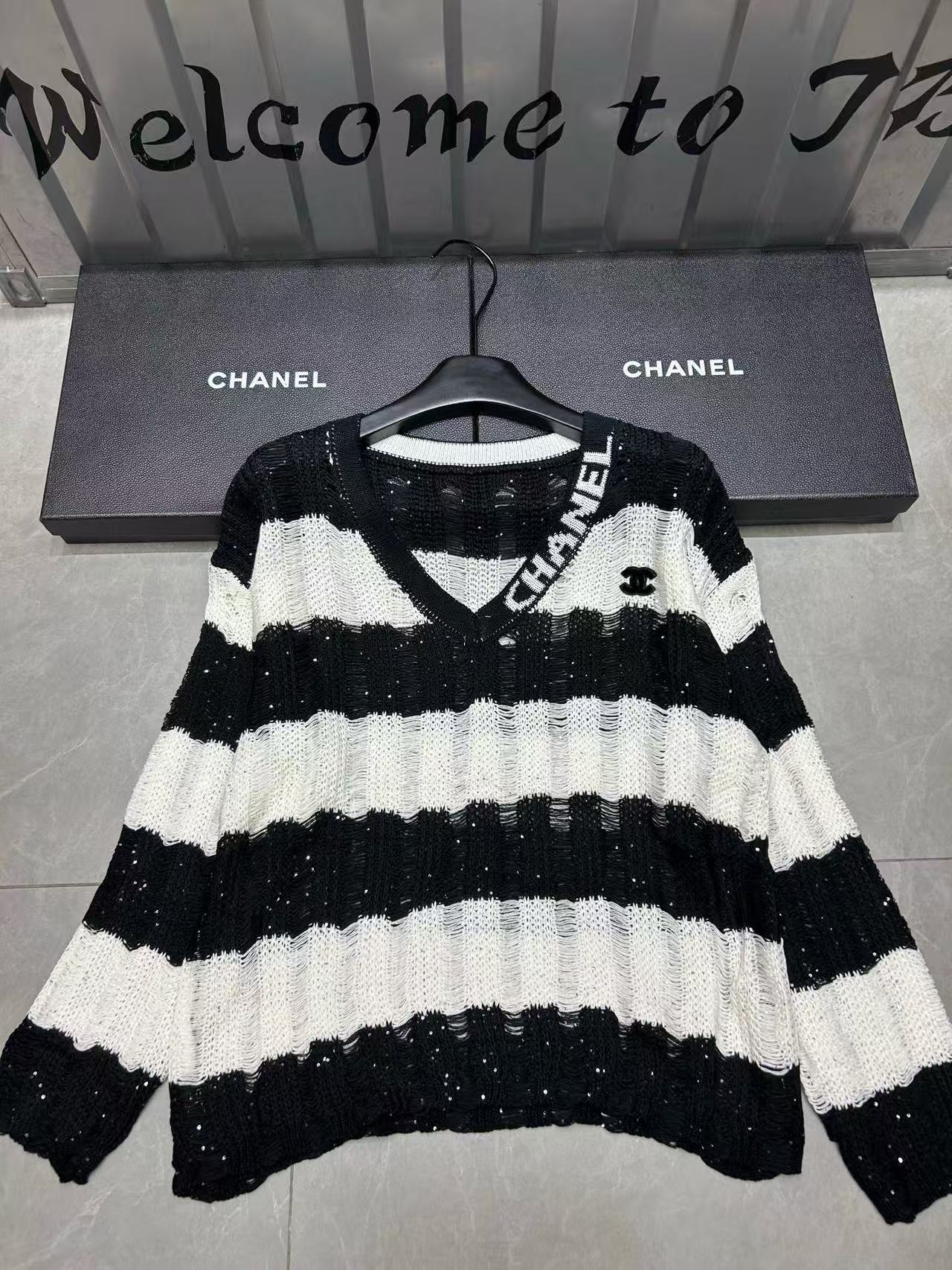 CHANE1 襟レタリング長袖セーター【50％割引+送料無料】