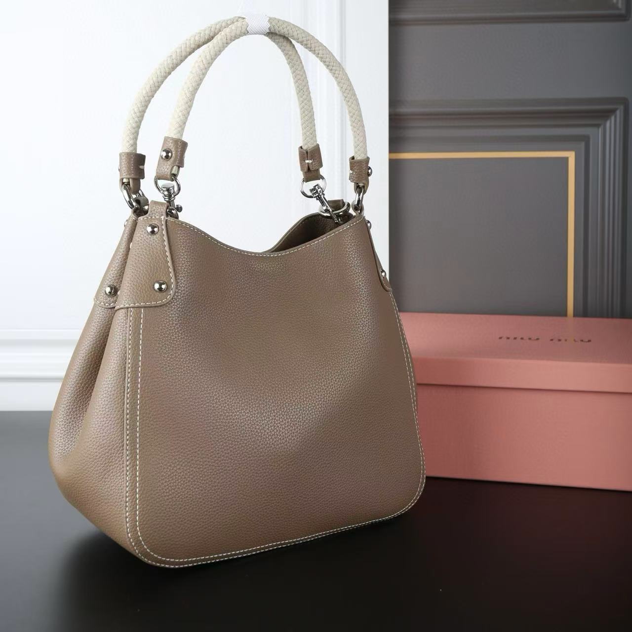 M1UM1U シンプル脇下バッグ【50％割引+送料無料】