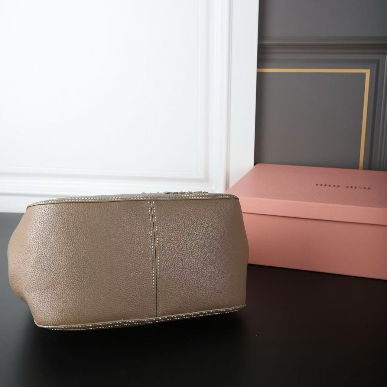 M1UM1U シンプル脇下バッグ【50％割引+送料無料】