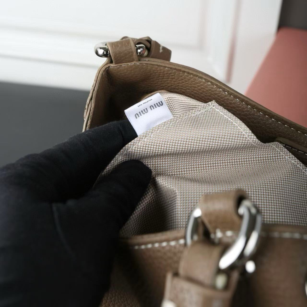 M1UM1U シンプル脇下バッグ【50％割引+送料無料】