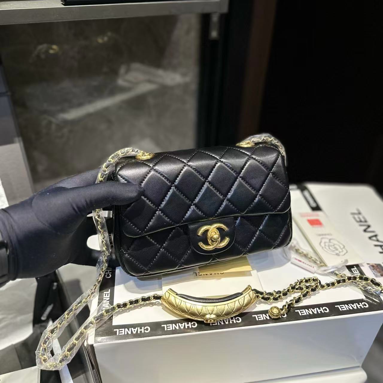 CHANE1 スパイラルハンドルハンドバッグ【50％割引+送料無料】