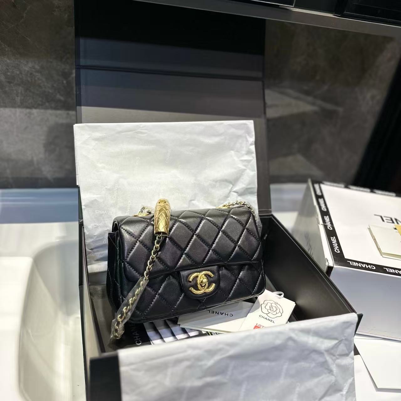 CHANE1 スパイラルハンドルハンドバッグ【50％割引+送料無料】