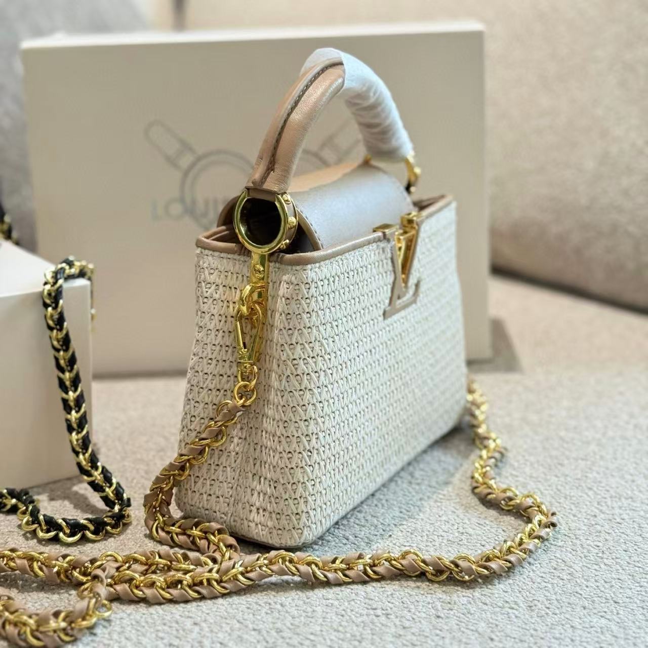 LV Capucinesハンドバッグ【50％割引+送料無料】